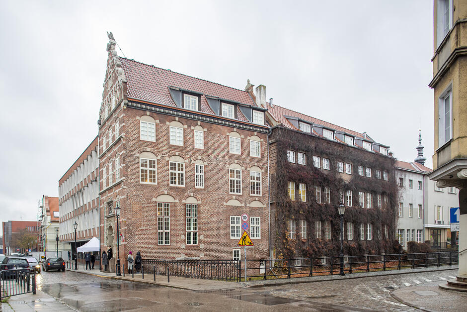 gcm-download-1920-20231115_fasada-dom-opatow-pelplinskich_002.dcb91e9a