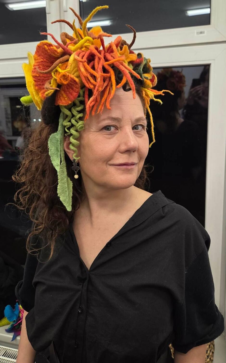 Kobieta z fascynatorem