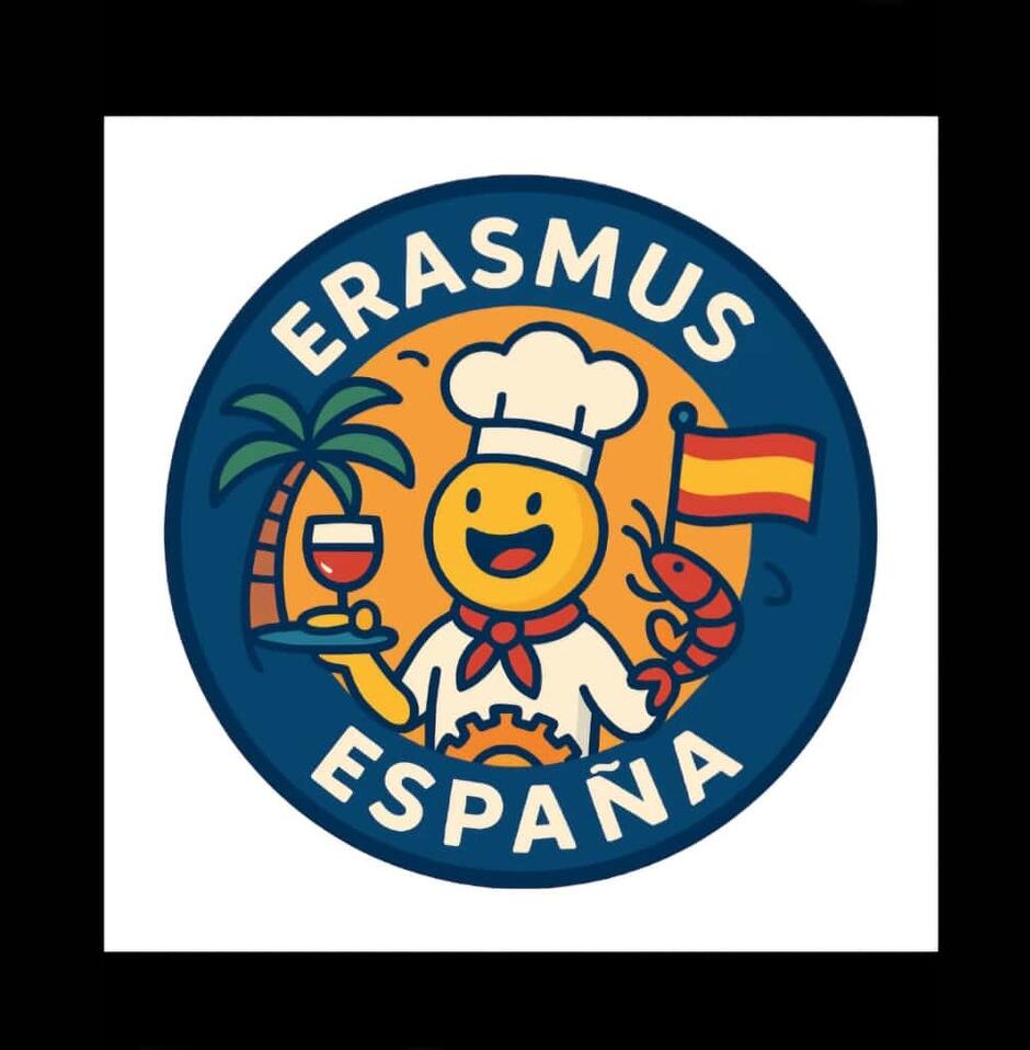Obraz przedstawia okrągłe logo programu Erasmus+ Hiszpania, utrzymane w radosnej, komiksowej stylistyce. Centralną postacią jest uśmiechnięty kucharz otoczony symbolami kojarzonymi z tym krajem, takimi jak flaga, palma, owoce morza oraz kieliszek napoju.