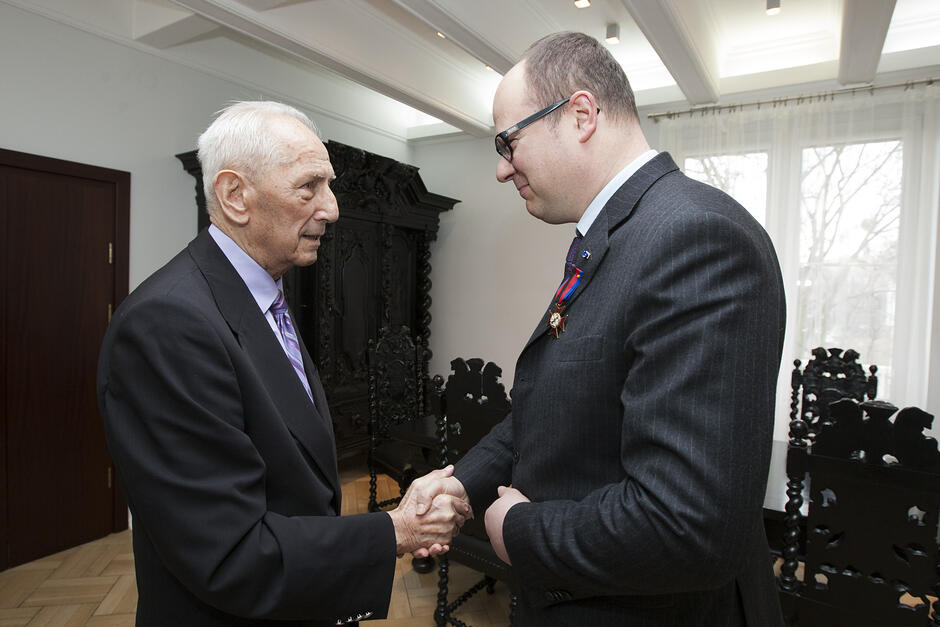 Kmdr Rakowski i prezydent Adamowicz na wspólnym zdjęciu