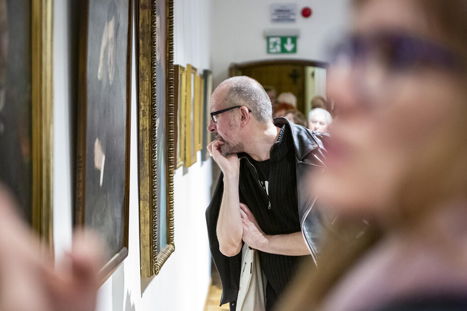 gcm-download-2500-20231202_boznanska-wernisaz_017.b9c16d23