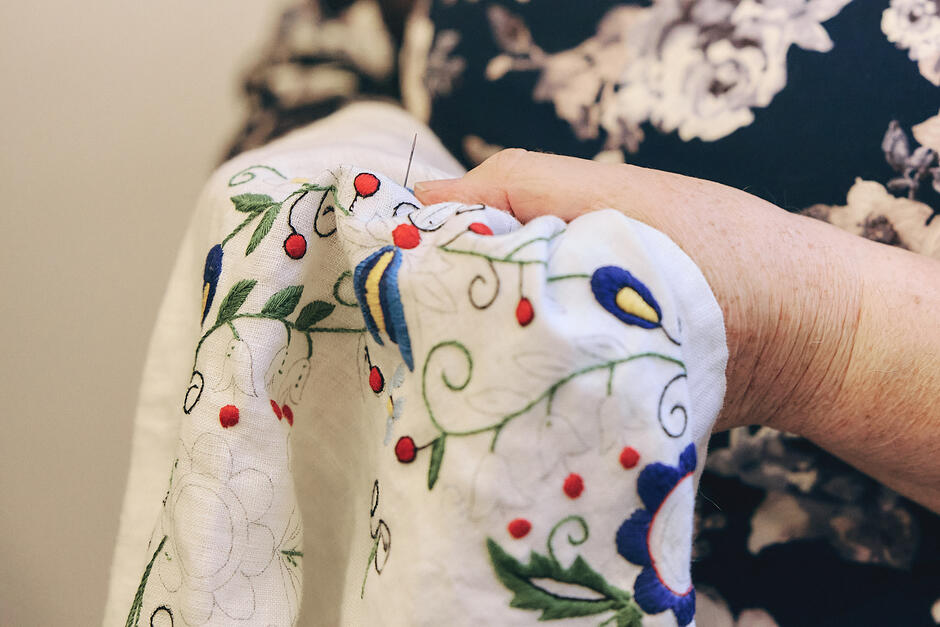 Haftowanie na białym materiale 