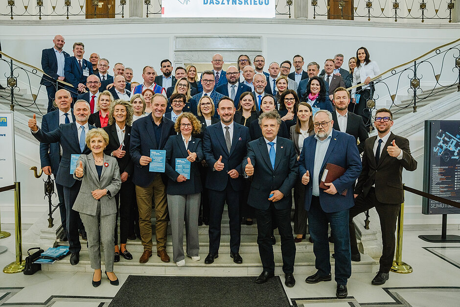 28.04.2026_WYJAZD_WARSZAWA_USTAWA_OMGGS_FOT_KONRAD_KEDZIOR-33 (1)