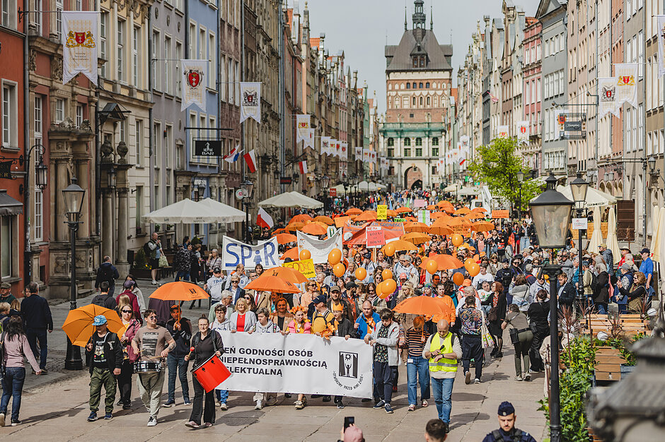 Parada z okazji Dnia Godności Osób z Niepełnosprawnością Intelektualną