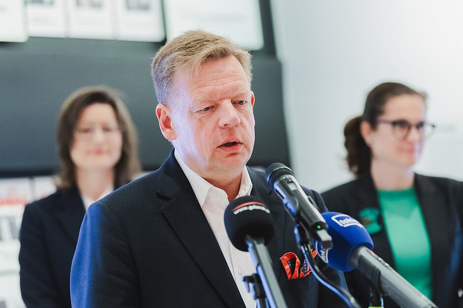 Jacek Bendykowski, prezes Fundacji Gdańskiej przy mikrofonie w ECS