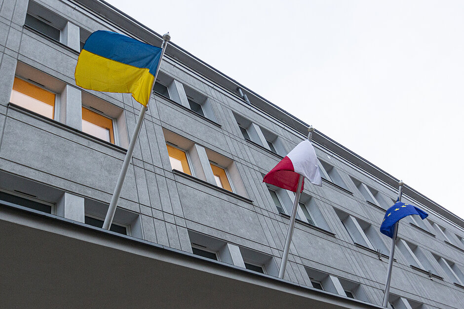 Ukraińska flaga w Gdańsku na budynku