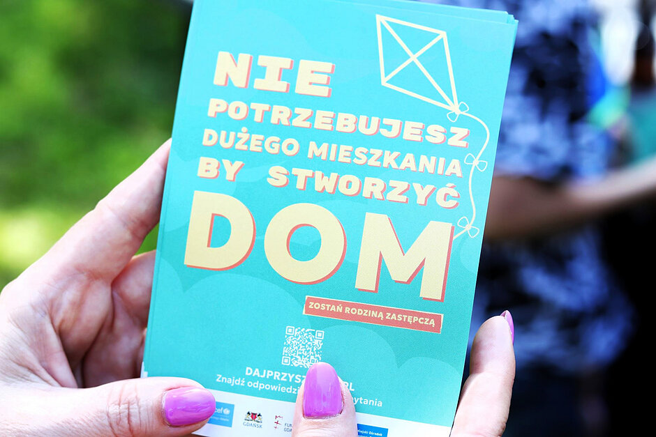 Ulotka kampanii Daj przyszłość - zostań rodziną zastępczą gdańskiego MOPR.