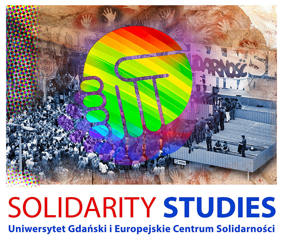 Grafika informująca o studiach Solidarity Studies z wykorzystaniem zdjęcia przedstawiającego tłum stoczniowców przed Stocznią Gdańską oraz kolorową grafikę dwóch dłoni w uścisku.