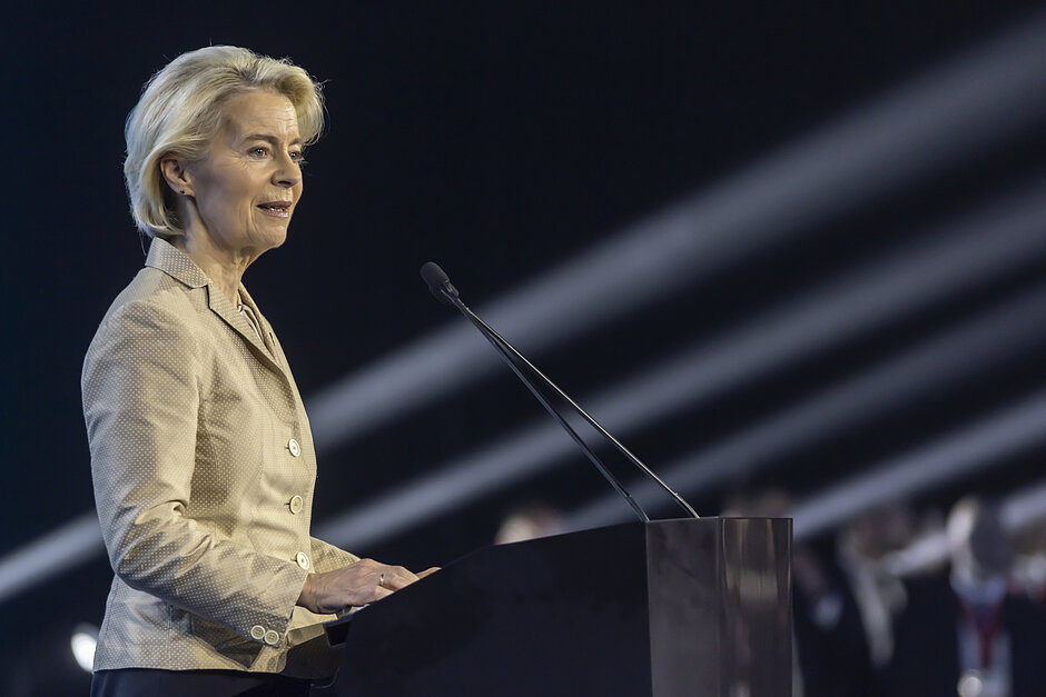 Ursula von der Leyen, zanim zaczęła karierę polityczną, była ginekolożką. 