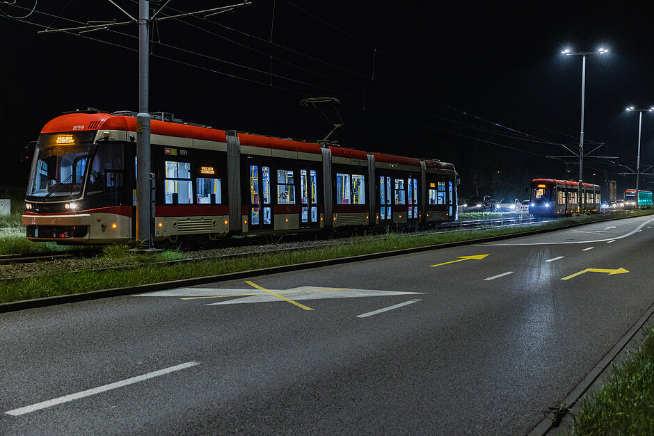 W tramwajach trudniej o chłodzenie - dlatego trzeba pamiętać o oknkach