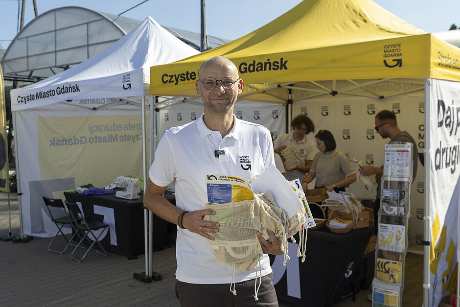 - Dane statystyczne pokazują, że przeciętny "Kowalski" zużywa około 20 takich toreb rocznie - mówi Piotr Kryszewski, dyrektor ds. Zielonego Gdańska.