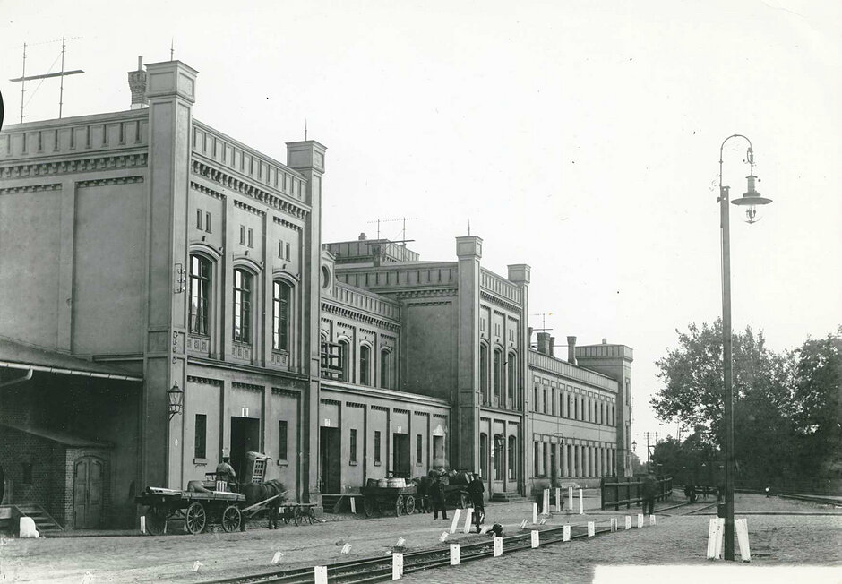 17 lipca 1852 roku pierwszy pociąg wjechał na stację Brama Nizinna w Gdańsku