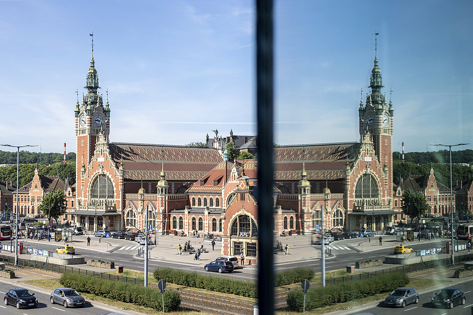 Obecny Dworzec Główny otwarto w 1900 roku