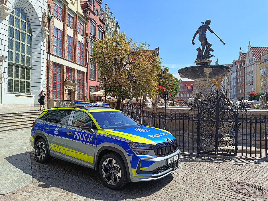Policjanci otrzymali także kluczyki do nowego radiowozu 