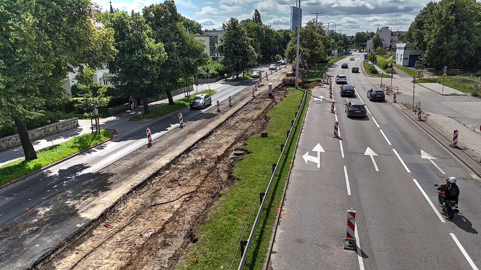 zdjęcie z drona, widać rozkopany jeden pas jezdni