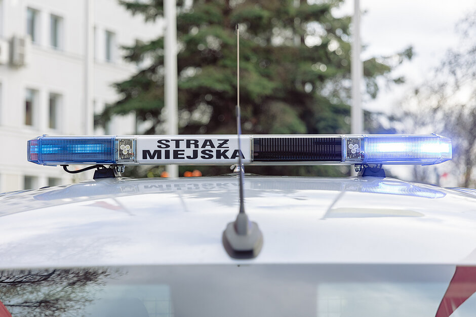 na zdjęciu fragment radiowozu straży miejskiej