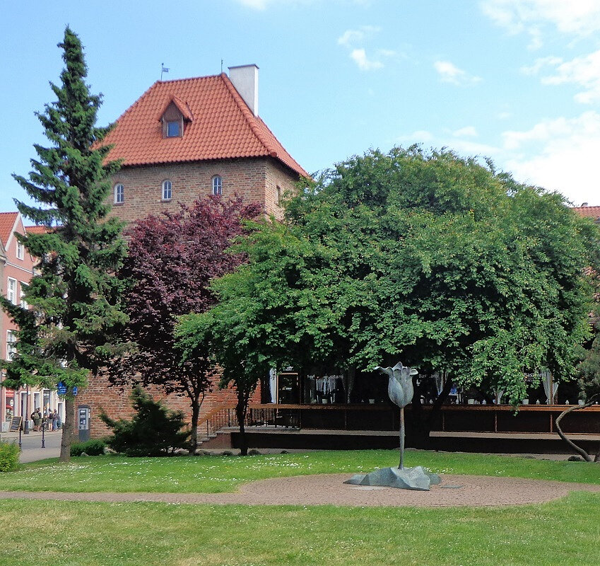Pomnik_kwiat (1)