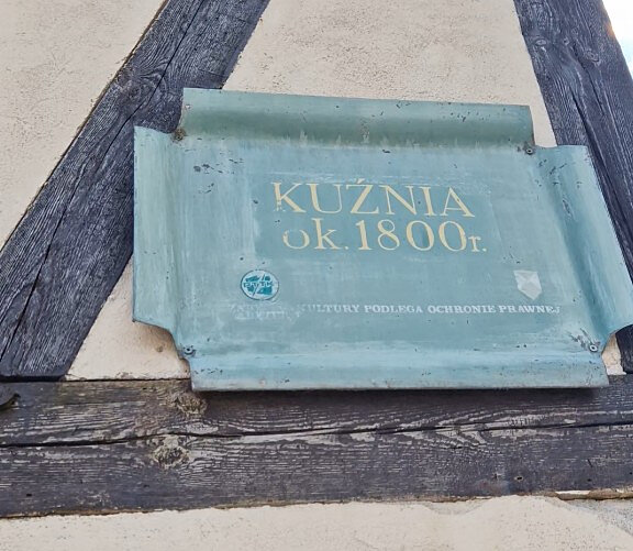 tabliczka z napisem: rok powstania około 1800 