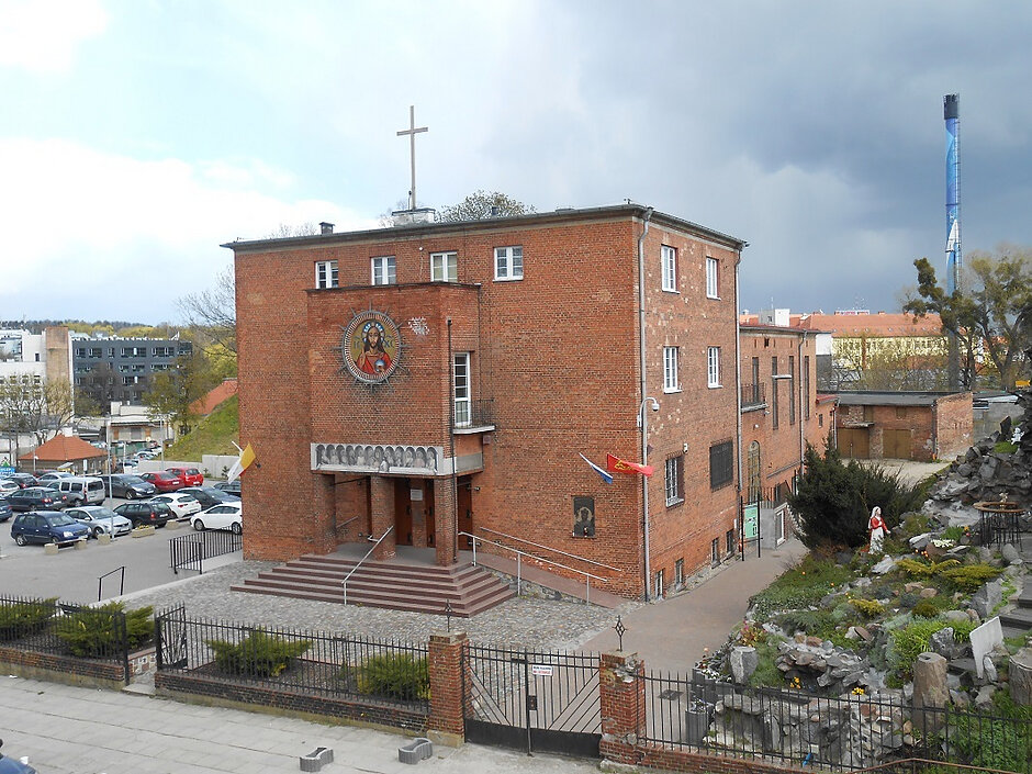 Kościół_Chrystusa_Króla_od_strony_południowej (1)