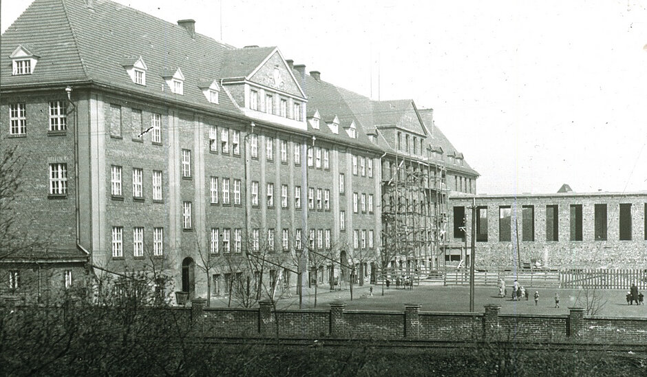 Gimnazjum_Polskie,_1937