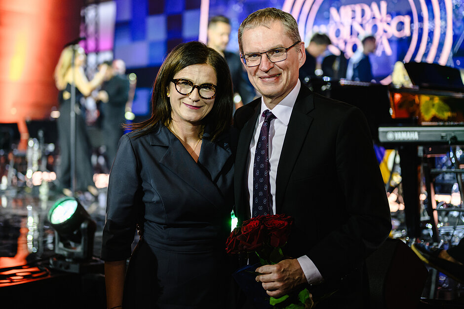 Po prawej Andrzej Poczobut, po lewej - Aleksandra Dulkiewicz 