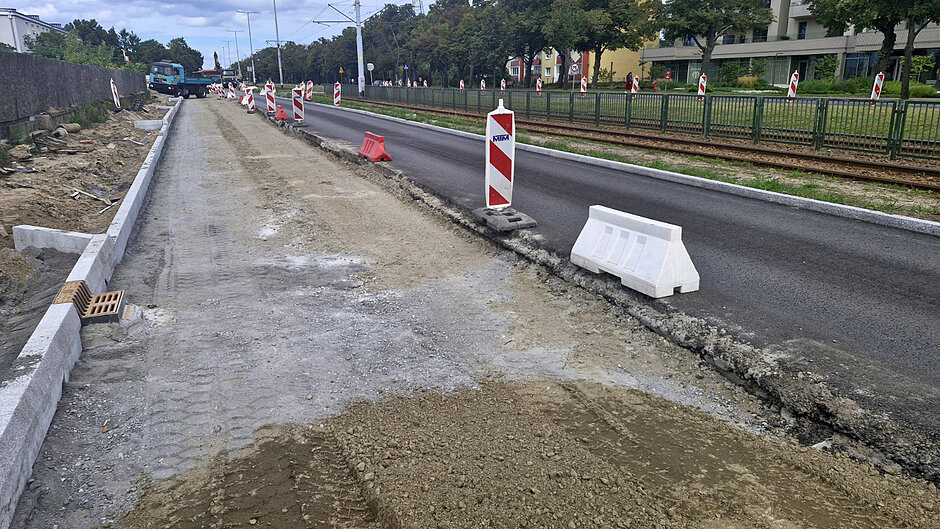 na zdjęciu jezdnia ze zdjętą nawierzchnią asfaltową