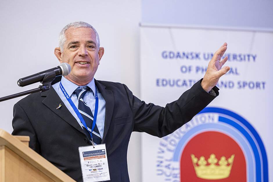 Profesor w trakcie wykładu
