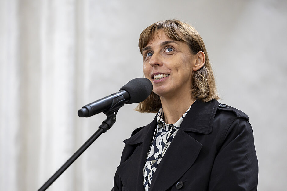 Monika Chabior przy mikrofonie