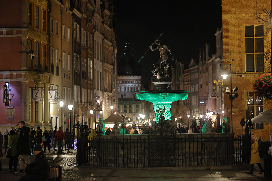 Podświetlenia fontanny Neptuna na zielono 
