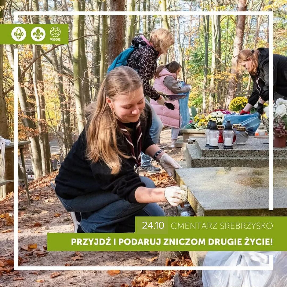 Na grafice widać grupę harcerek, które sprzątają nagrobki oraz zbierają i porządkują znicze na zalesionym cmentarzu. W dolnej części obrazu znajduje się zielony pasek informacyjny z hasłem zachęcającym do udziału w akcji nadania zniczom drugiego życia na Cmentarzu Srebrzysko.