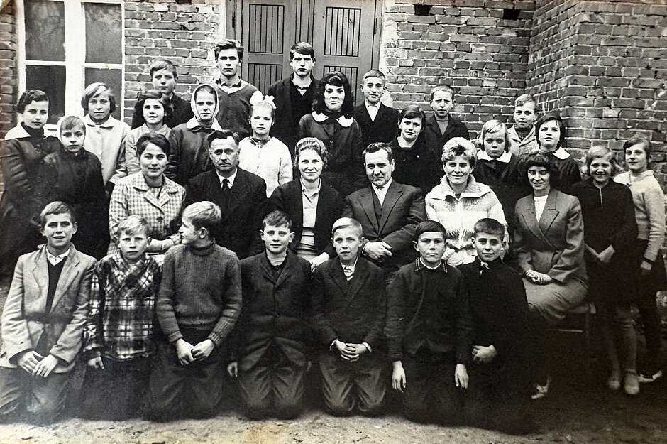 Grono Pedegogiczne oraz Uczniowie, lata 60-te (1)