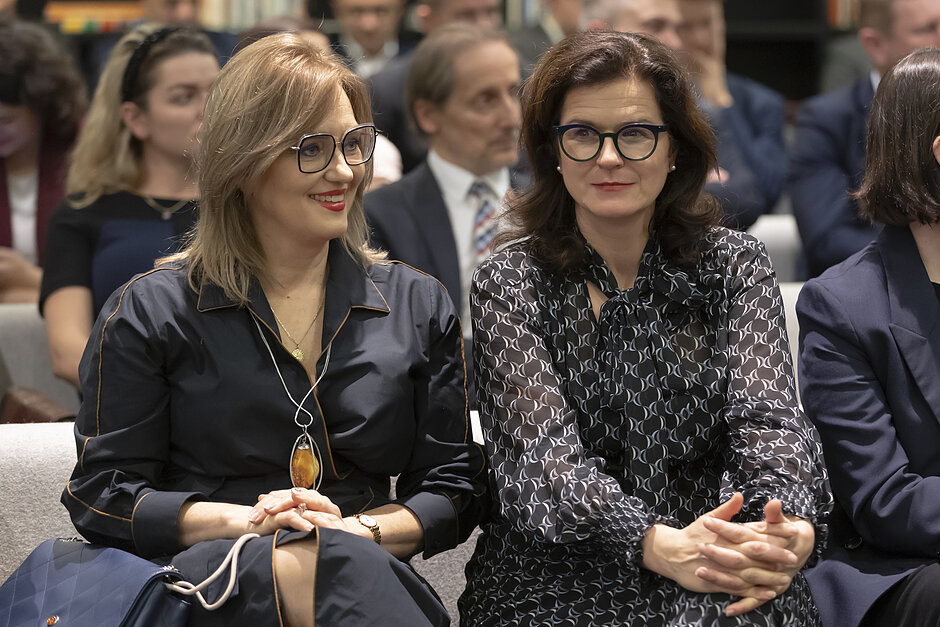 Na zdjęciu Magdalena Adamowicz i prezydent Aleksandra Dulkiewicz na jubileuszu Studium Obywatelskiego im. Pawła Adamowicza.
