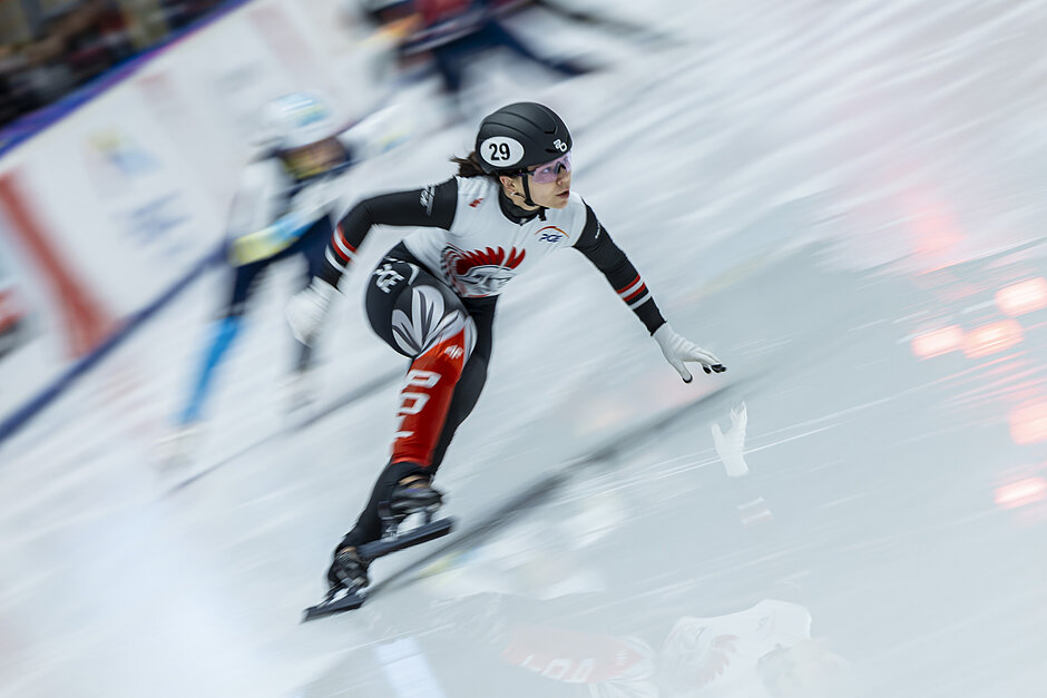 Na zdjęciu Nikola Mazur podczas zawodów ISU Short Track World Tour Gdańsk.
