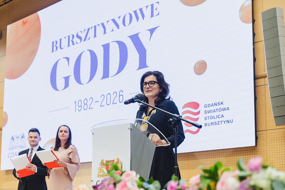 Bursztynowe Gody 1982-2026. Prezydent Gdańska przemawia przez Mikrofon 