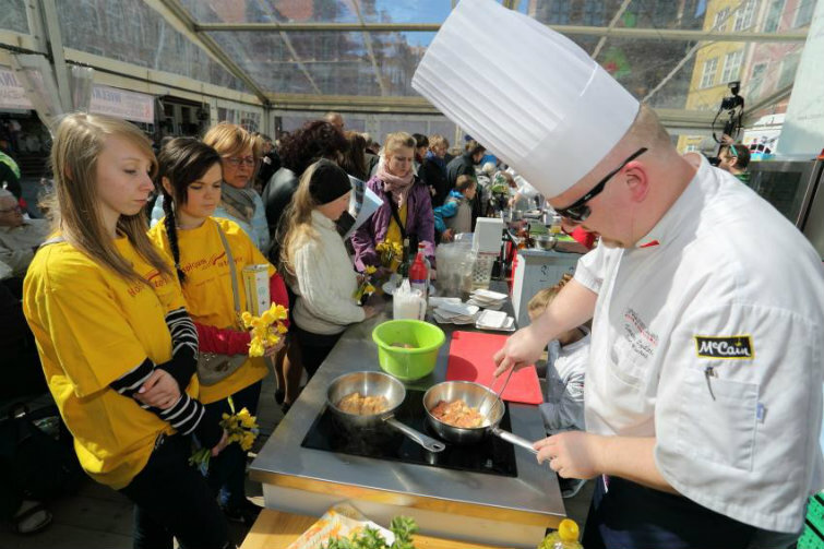 W niedzielę na Targu Węglowym mogą pojawić się także, w żółtych koszulkach, wolontariusze akcji Pola Nadziei, podkreślającej rolę opieki hospicyjnej.