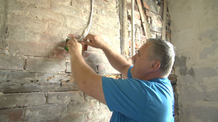 Miasto remontuje 600 mieszkań komunalnych. Zobacz efekty pracy specjalnej grupy remontowej