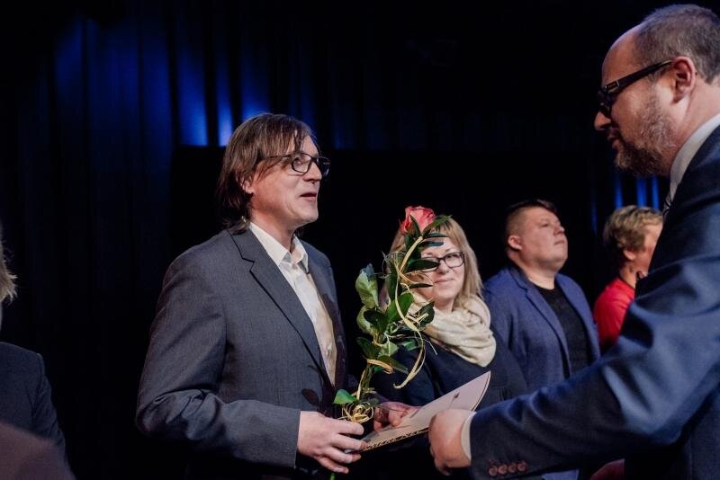 Z rąk prezydenta medale otrzymało 13 gdańskich pracowników socjalnych