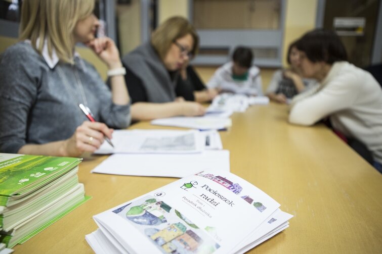 Akcje pomocy zadłużonym gdańszczanom organizowane są przez Urząd Miejski w Gdańsku od listopada 2015 r. Gdański Tydzień Bezpieczeństwa Ekonomicznego to odpowiedź na rosnące zainteresowanie mieszkańców tego typu inicjatywami.  Według danych z ostatnich lat, problem ze spłatą długów ma ponad 30 tys. gdańszczan