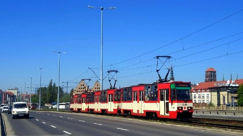 Trzy wagony, łącznie 42 metry długości