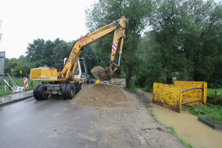 Prace naprawcze na ul. Niepołomickiej