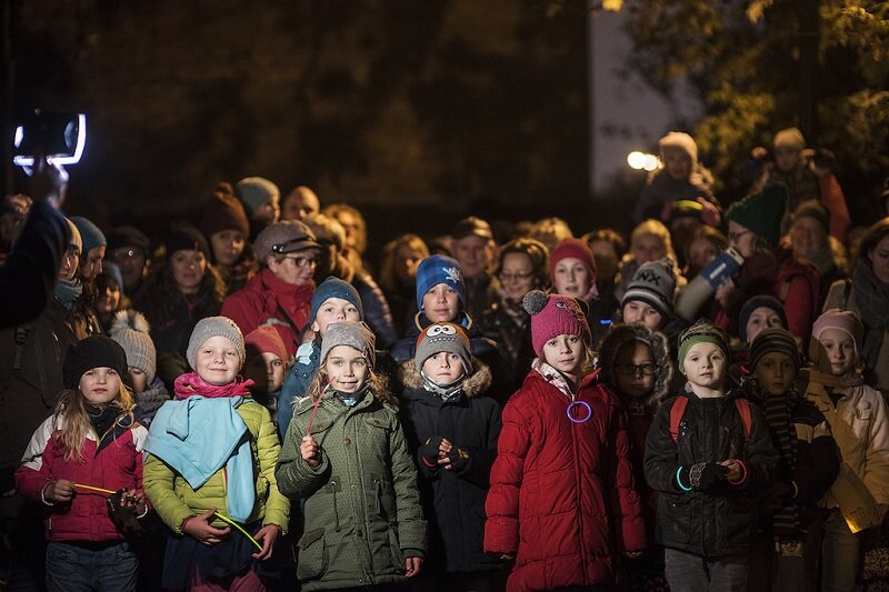 Spacer w nocy po terenie NARRACJI sam w sobie jest dla dzieci frapujący