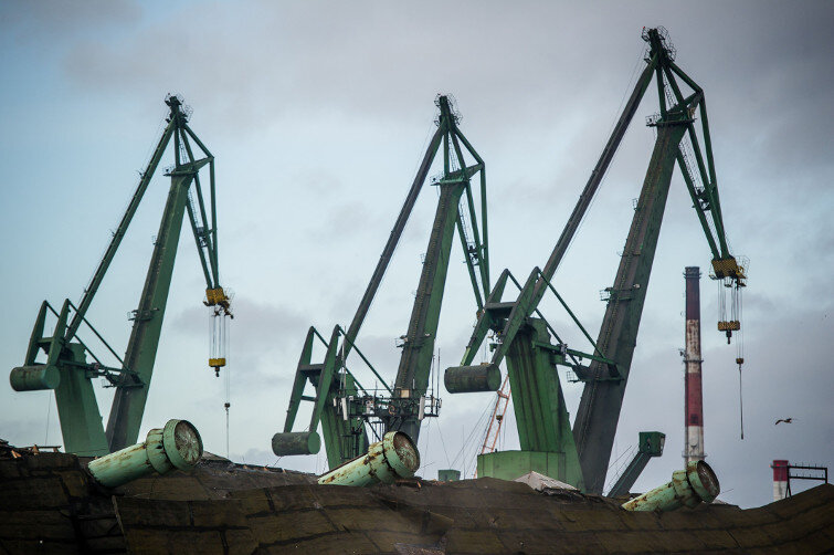 Dźwigi stoczniowe. Teren jest miejscem starcia konserwatora, deweloperów i firm prowadzących tam wciąż produkcję. Jak pogodzić wszystkich?