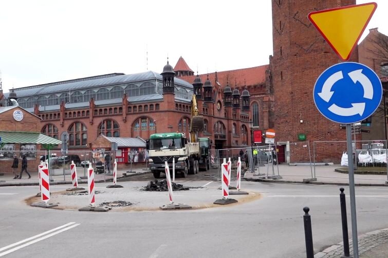 Podwale Staromiejskie. Prace remontowe przy przebudowie skrzyżowania na rondo