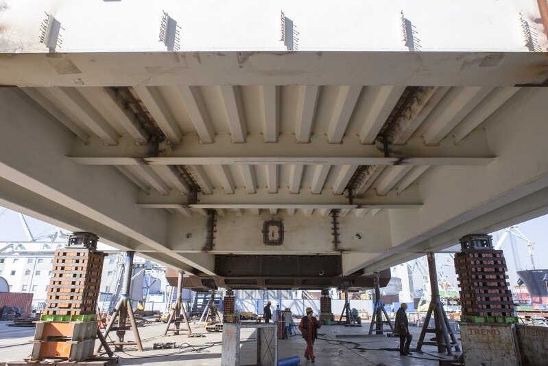 Firma Vistal oddała przęsła zwodzone. Prace przy budowie mostu można więc kontynuować