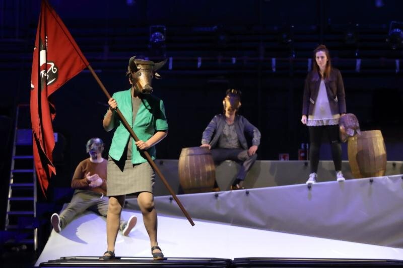 Bunt w reżyserii Jakuba Roszkowskiego to nowa premiera na Dużej Scenie Teatru Miniatura