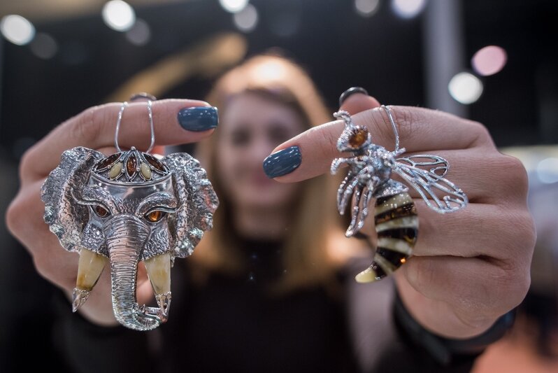 AMBERIF to oferta dla miłośników bursztynu z całego świata. Tradycyjnie imponujacy jest wybór biżuterii (zdjęcie z zeszłorocznej edycji Targów)