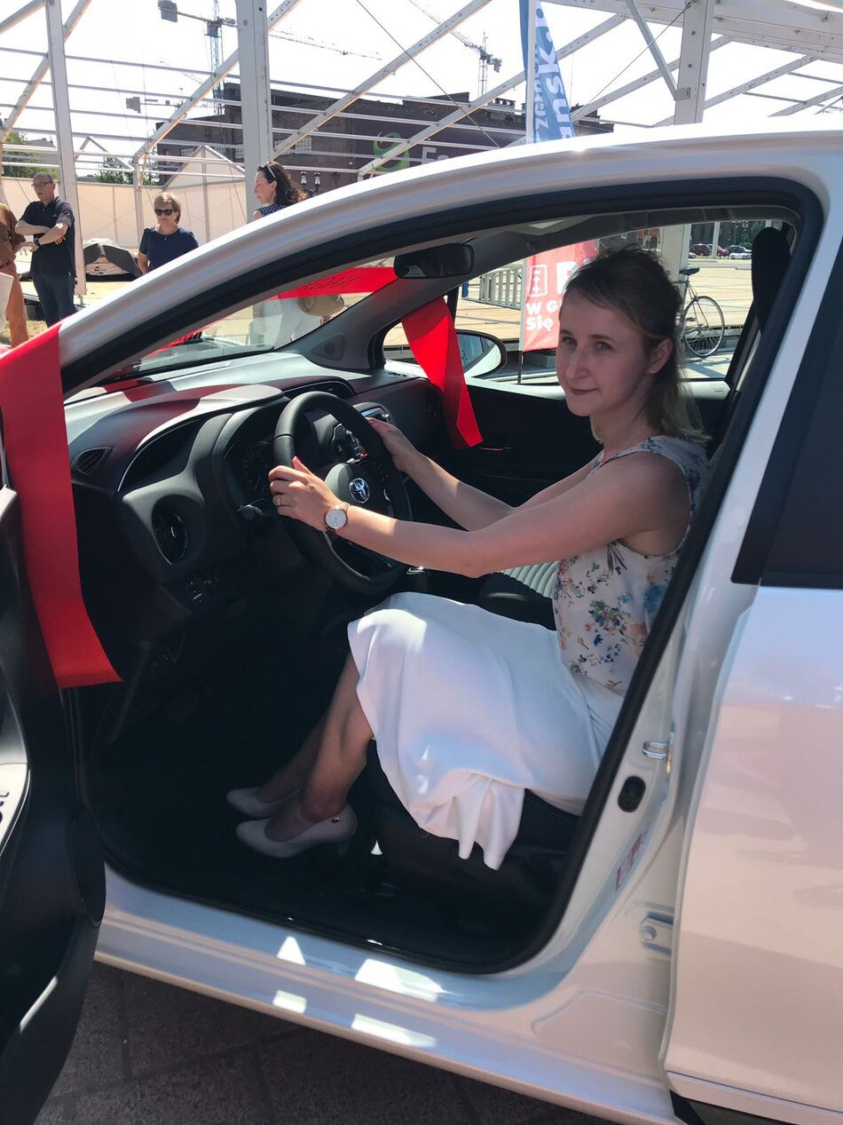 Katarzyna Best-Kuczyńska po raz pierwszy w nowym samochodzie.