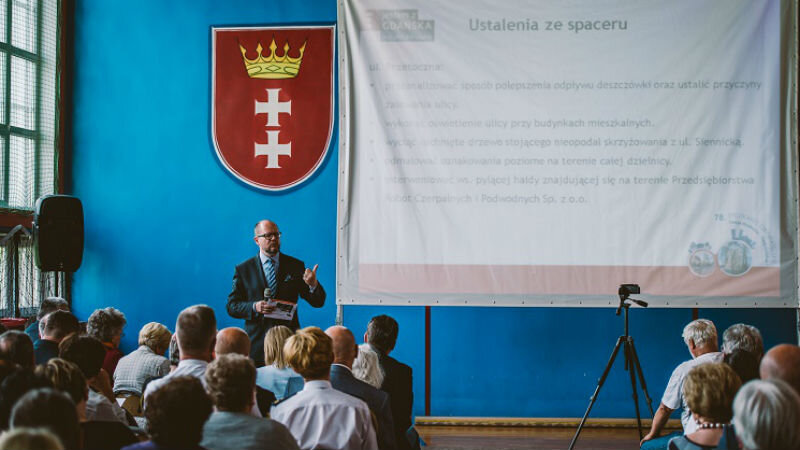 Prezydent Gdańska Paweł Adamowicz podczas spotkania z mieszkańcami miasta