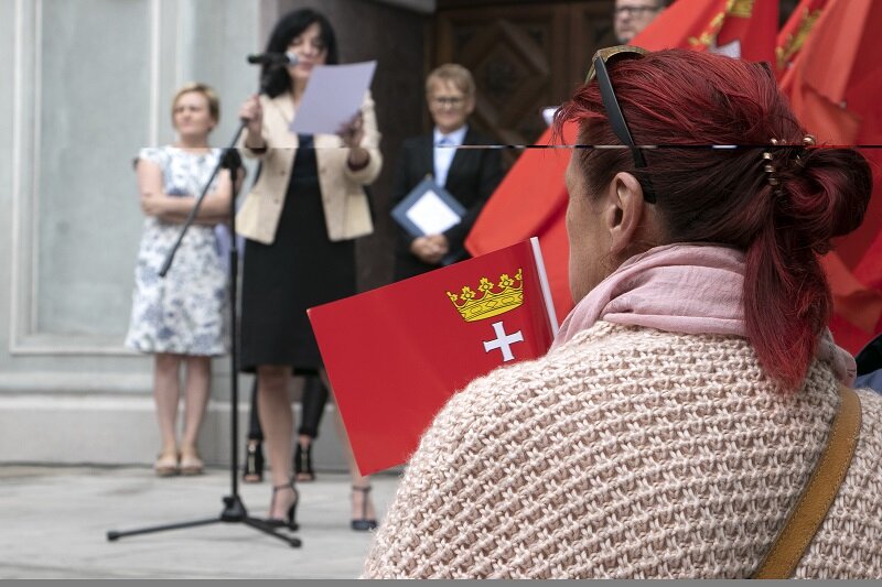 Odczytanie Karty Powinności Człowieka 14 sierpnia 2018 roku, przed Dworem Artusa w Gdańsku