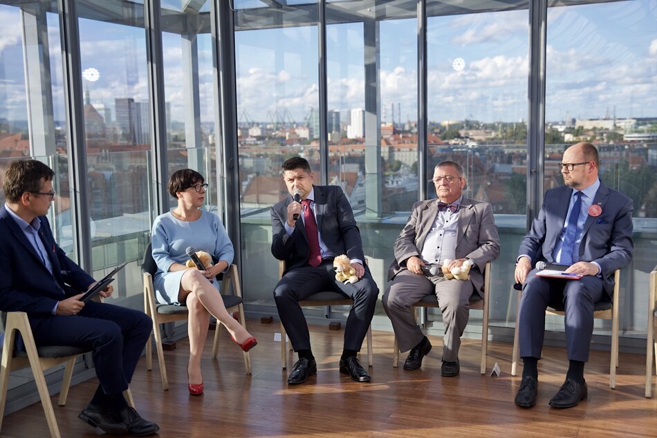 Debata na 10. piętrze. Od lewej kandydaci na prezydenta Gdańska: Elżbieta Jachlewska, Jacek Hołubowski, Andrzej Ceynowa, Paweł Adamowicz